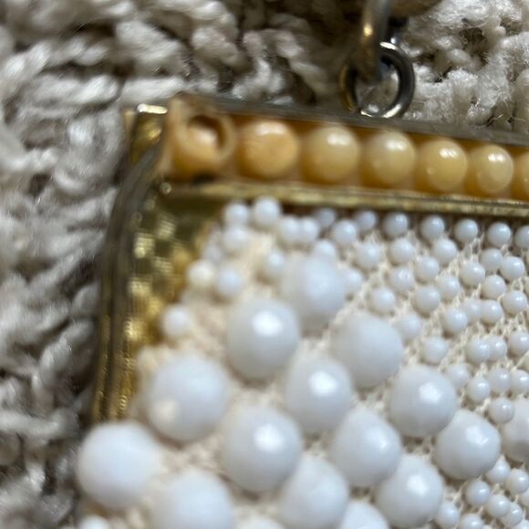 Beautiful cream 1960s Vintage Handmade White Beaded Handbag Purse Kiss-lock - Picture 14 of 16